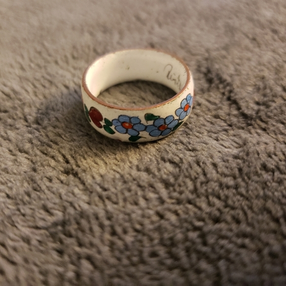 Sweet Vintage Enamel Painted Ring Size 5.5 Signed - Picture 2 of 7
